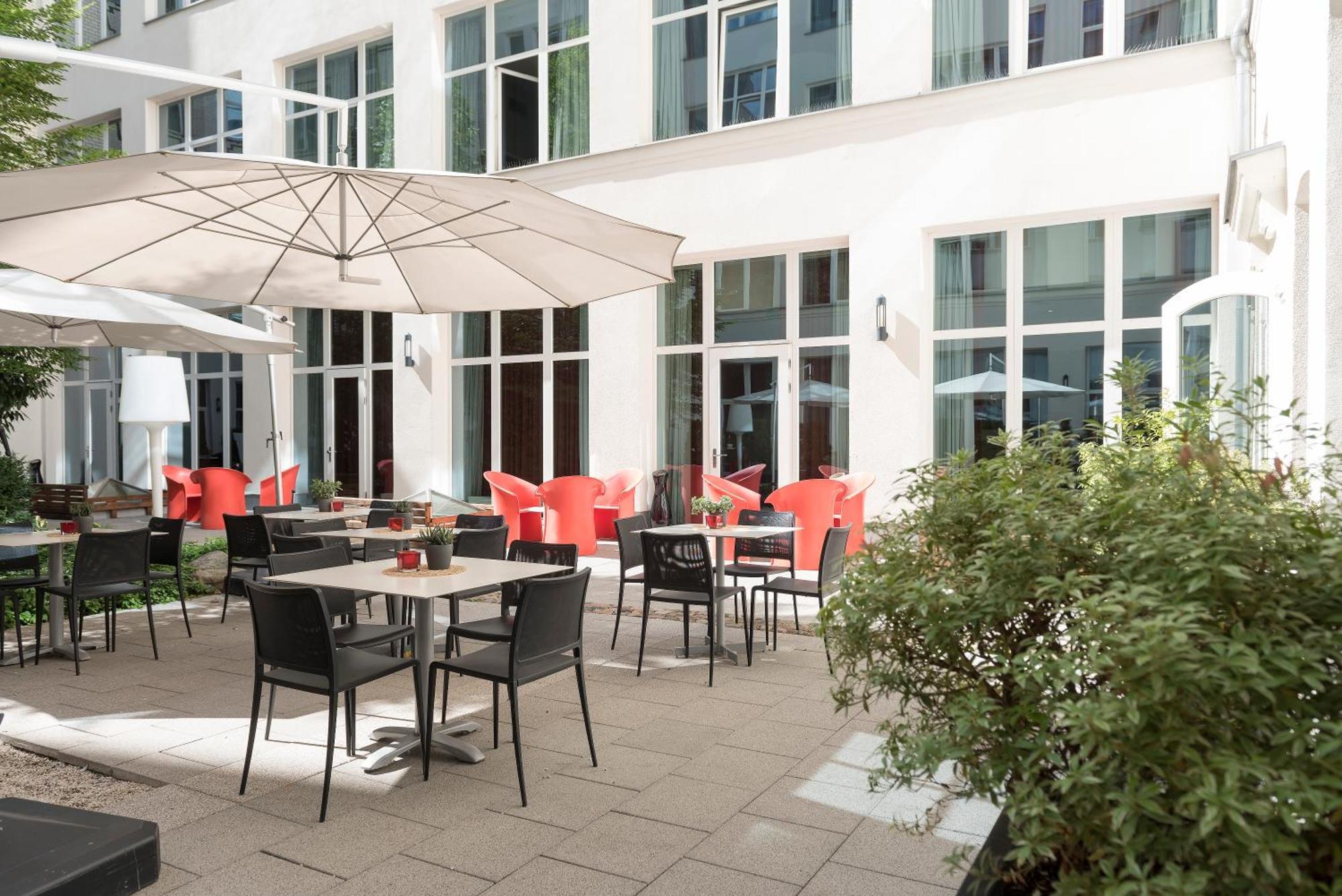 Adina Apartment Hotel Berlin Checkpoint Charlie Esterno foto